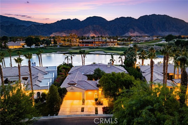 56102 Baltusrol, La Quinta CA: https://media.crmls.org/medias/0e754ebe-2c2b-4aff-bb56-1d18838cb5be.jpg