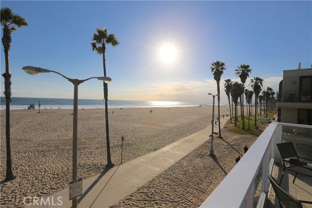 Detail Gallery Image 38 of 42 For 3003 Ocean Front Walk, Venice,  CA 90291 - 3 Beds | 3 Baths