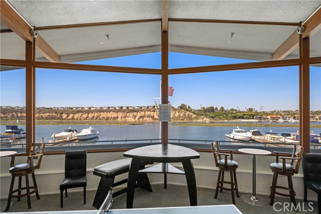 103 Yorktown, Newport Beach CA: https://media.crmls.org/medias/0e7651dd-3ff3-4dc3-a886-7407dfe078ef.jpg