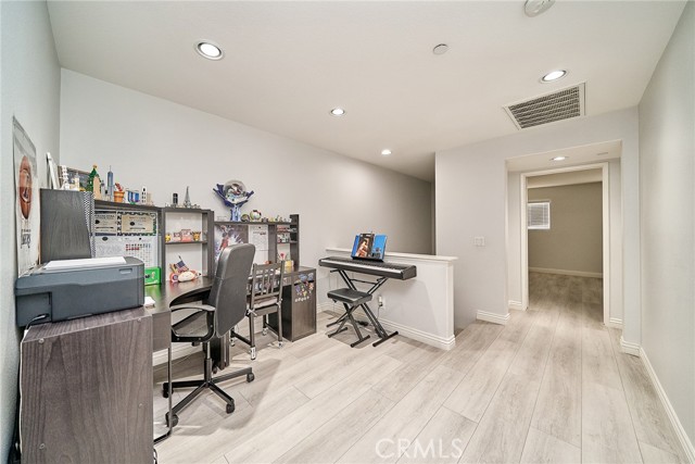 12573 Montaivo Lane, Eastvale CA: https://media.crmls.org/medias/0e76c2e0-b148-4824-a2da-3a186aee449b.jpg