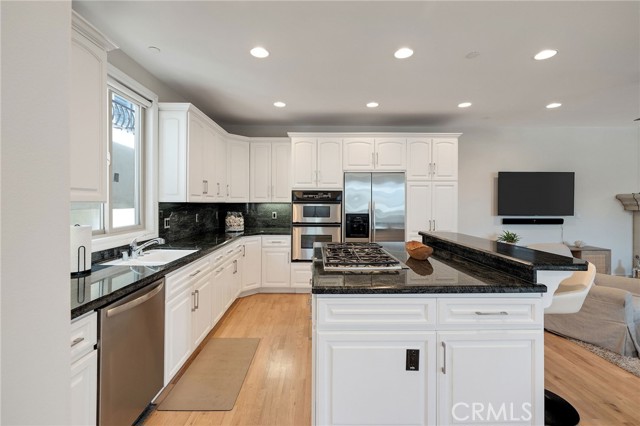 604 Manhattan Beach Boulevard, Manhattan Beach CA: https://media.crmls.org/medias/0e770203-79b0-4b68-8c09-c9ba72710453.jpg