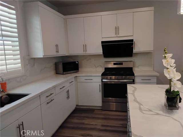 Detail Gallery Image 5 of 14 For 524 S Harbor Blvd, Santa Ana,  CA 92704 - 4 Beds | 3/1 Baths