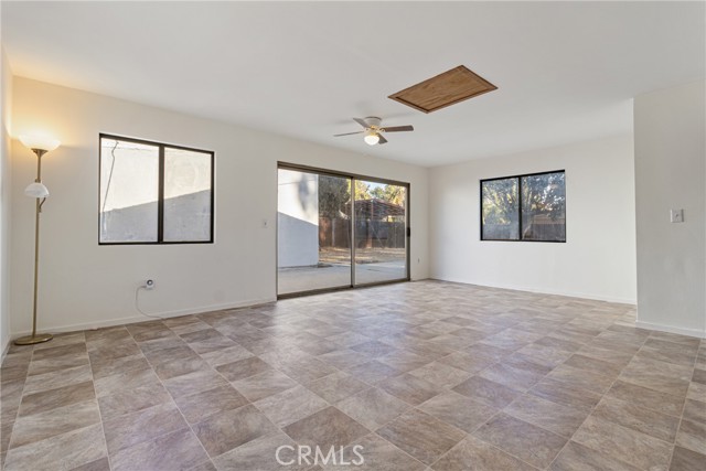 Detail Gallery Image 12 of 35 For 19453 Strathern St, Reseda,  CA 91335 - 4 Beds | 2 Baths