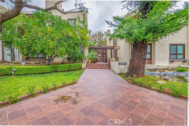 Detail Gallery Image 2 of 42 For 1244 Valley View Rd #129,  Glendale,  CA 91202 - 2 Beds | 2/1 Baths