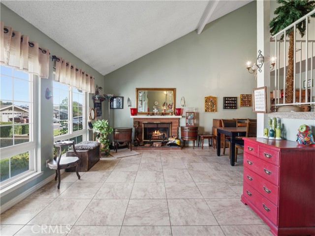 Detail Gallery Image 4 of 16 For 27015 Las Mananitas, Valencia,  CA 91354 - 4 Beds | 3 Baths