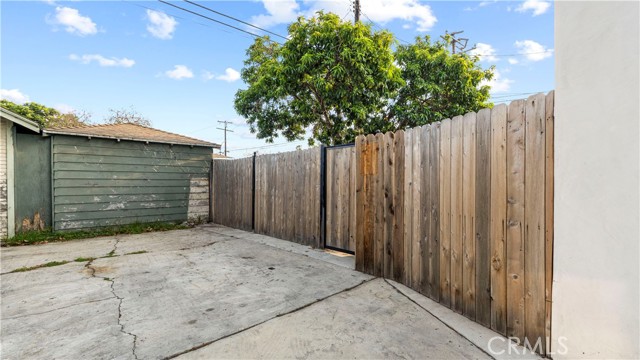 76 W Del Amo Boulevard, Long Beach CA: https://media.crmls.org/medias/0e79bd5a-b91b-4998-b8a1-a6291eb2abc7.jpg