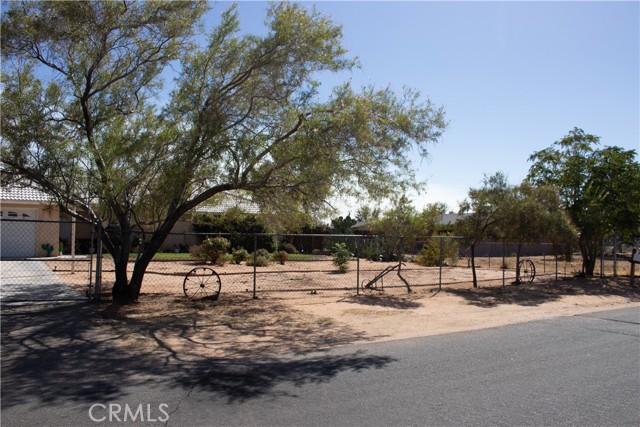 Detail Gallery Image 2 of 5 For 21919 Standing Rock Ave, Apple Valley,  CA 92307 - 4 Beds | 2 Baths