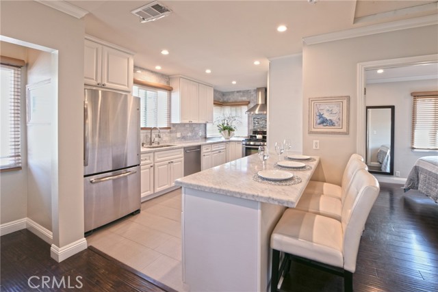 Detail Gallery Image 8 of 51 For 1319 Unit B W Bay Ave #B,  Newport Beach,  CA 92661 - 1 Beds | 1 Baths