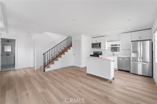 18656 Runnymede Street, Reseda CA: https://media.crmls.org/medias/0e7abe42-e5f0-498d-8401-e39ea3b5ed32.jpg