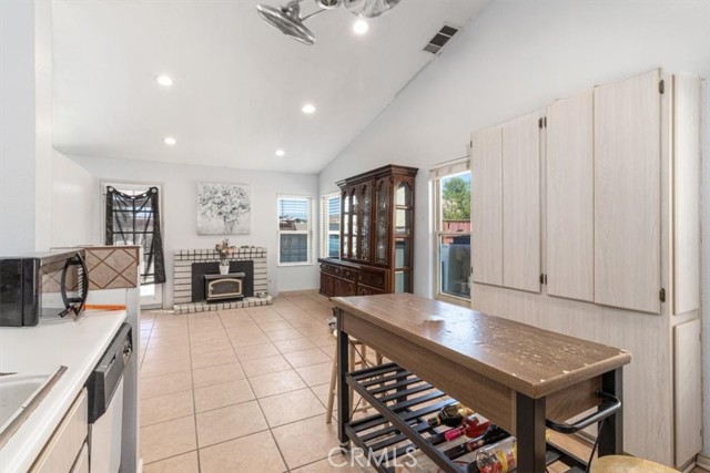 10715 Wakefield E Street, Adelanto CA: https://media.crmls.org/medias/0e7d077d-112c-43fd-a5b4-4617bef1f1bc.jpg