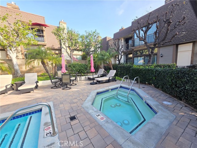 Detail Gallery Image 27 of 27 For 13963 Riverside, Sherman Oaks,  CA 91423 - 2 Beds | 2/1 Baths