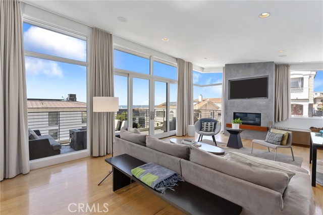 Detail Gallery Image 9 of 67 For 308 17th St, Manhattan Beach,  CA 90266 - 4 Beds | 3/1 Baths
