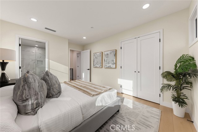 1025 La Cadena, B photo 21