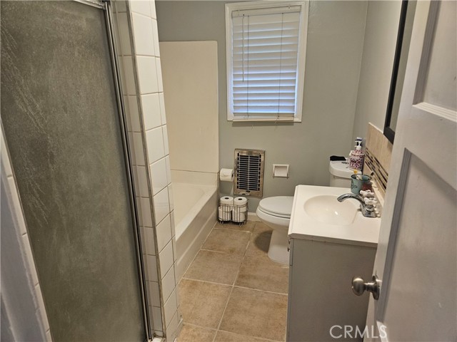 10202 Doty Avenue, Inglewood CA: https://media.crmls.org/medias/0e8083d5-6768-41ca-a42a-a7408bd672c1.jpg
