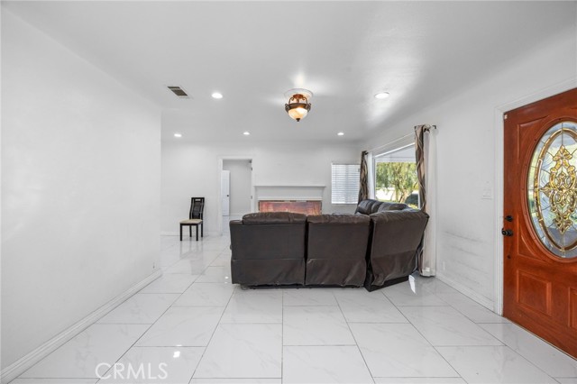 Detail Gallery Image 5 of 45 For 1414 E Thackery, West Covina,  CA 91791 - 4 Beds | 2 Baths