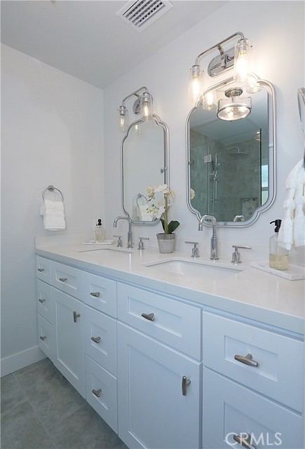 Dual Vanity in Primary Bath