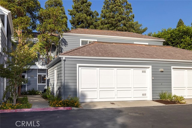 Detail Gallery Image 2 of 18 For 154 Woodburne, Newport Beach,  CA 92660 - 3 Beds | 3 Baths
