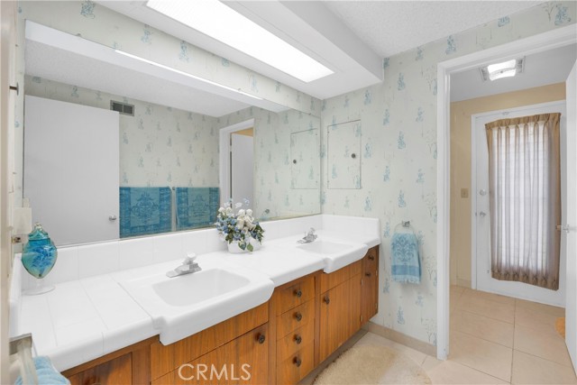 18132 James Road, Villa Park CA: https://media.crmls.org/medias/0e82b49f-a171-4486-9ab8-465c8dd0ca21.jpg
