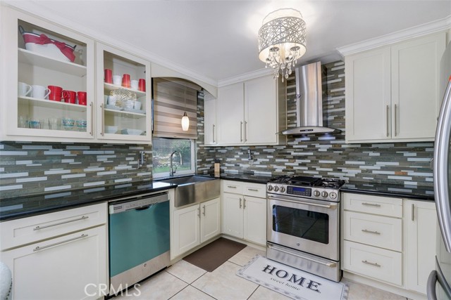 1725 Trinity Loop, Ontario CA: https://media.crmls.org/medias/0e82fb18-7c61-424b-b6fa-70173ac7d78b.jpg