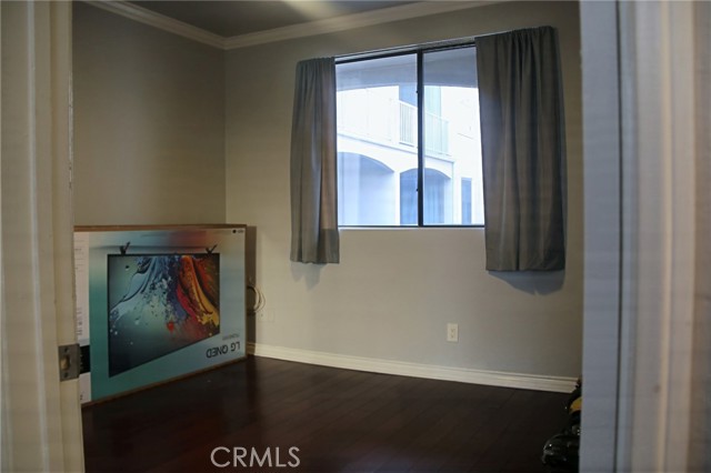 555 Maine Avenue, Long Beach CA: https://media.crmls.org/medias/0e8347c0-6321-4643-8b17-5eb41413b74a.jpg