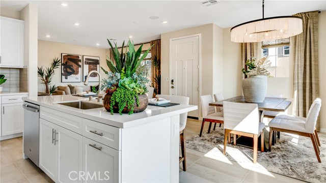 Detail Gallery Image 3 of 23 For 2811 E Amberley Privado, Ontario,  CA 91762 - 3 Beds | 2/1 Baths