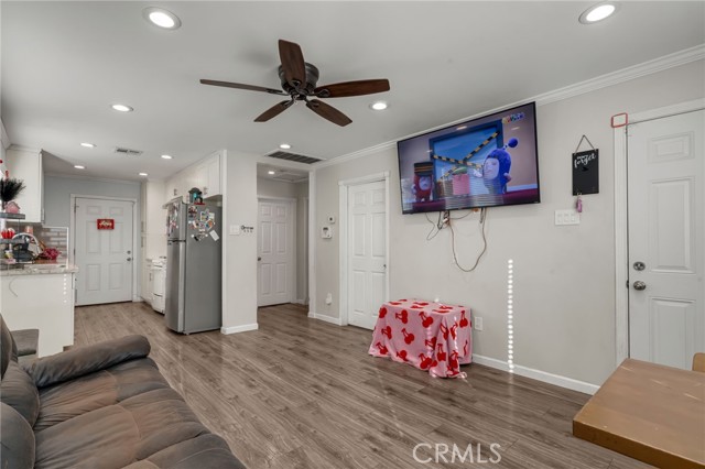 289 E Heath, Long Beach CA: https://media.crmls.org/medias/0e850b25-6939-486d-a18e-83e95105c369.jpg