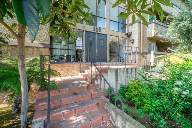 Detail Gallery Image 2 of 40 For 320 E Stocker St #317,  Glendale,  CA 91207 - 1 Beds | 2 Baths