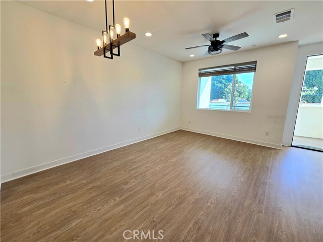 Detail Gallery Image 19 of 26 For 18 E Sunset, Long Beach,  CA 90805 - 3 Beds | 3 Baths