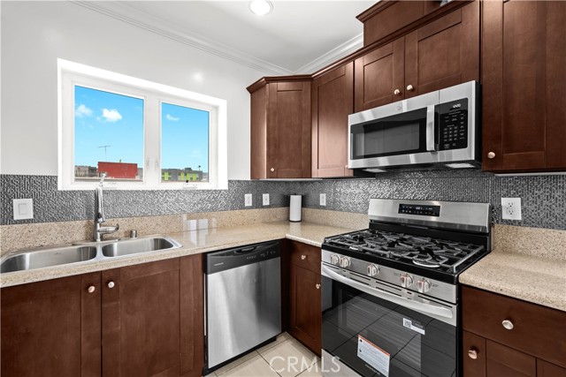 5633 Carlton Way, Hollywood CA: https://media.crmls.org/medias/0e890502-8fa1-4891-bd23-11704881ca32.jpg