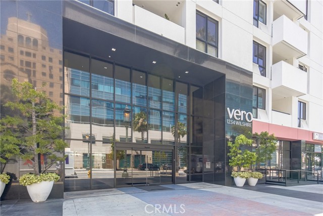 Detail Gallery Image 2 of 36 For 1234 Wilshire #517,  Los Angeles,  CA 90017 - 2 Beds | 2 Baths