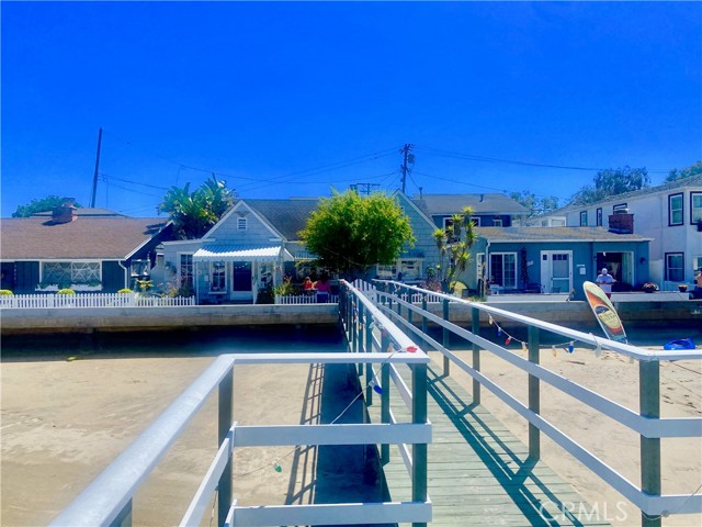 1407 N Bay Front E, Newport Beach CA: https://media.crmls.org/medias/0e8a51e3-a51d-425c-98a6-39b3f0e3980b.jpg