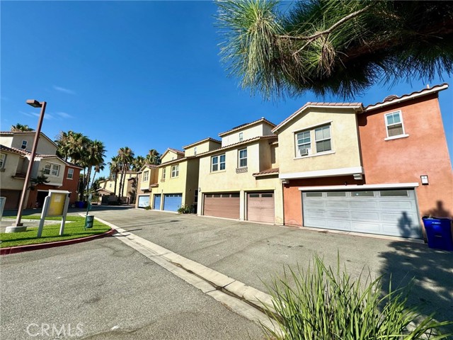 Detail Gallery Image 25 of 33 For 275 Bloomington Ave #112,  Rialto,  CA 92376 - 3 Beds | 2/1 Baths