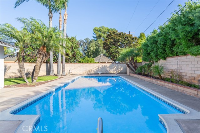 0e8b04ba Ed85 4900 8668 9dc5d33561f4