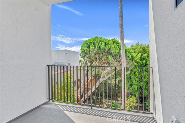 848 N. Hayworth, West Hollywood CA: https://media.crmls.org/medias/0e8ba655-0788-48db-9428-002cfd8dd720.jpg