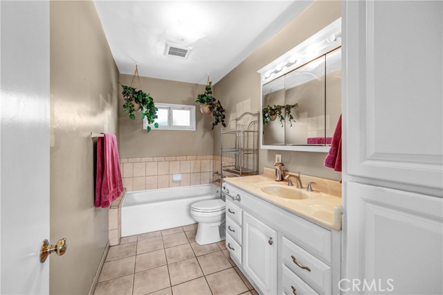 Detail Gallery Image 17 of 25 For 5906 Colbath, Valley Glen,  CA 91401 - 3 Beds | 2 Baths