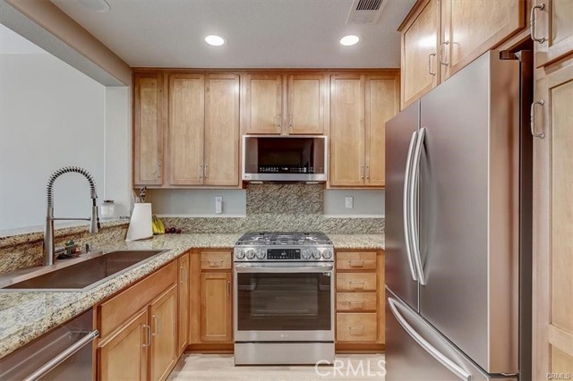 Detail Gallery Image 9 of 26 For 28561 Herrera St, Valencia,  CA 91354 - 2 Beds | 2 Baths