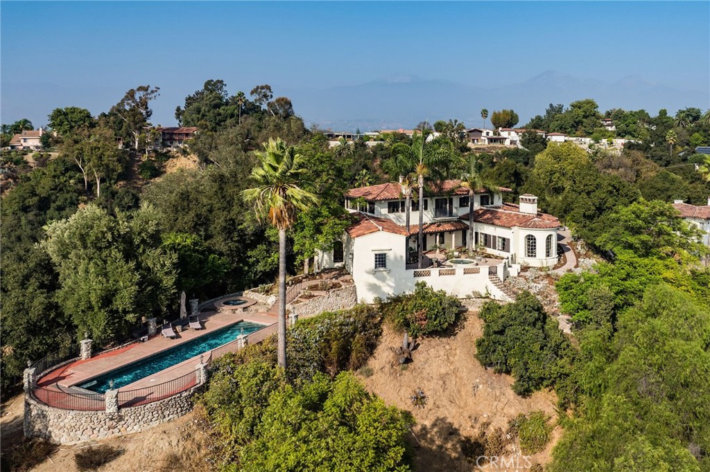 1300 Los Robles Place