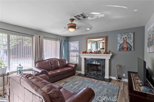 Detail Gallery Image 13 of 30 For 12650 Cobalt, Victorville,  CA 92392 - 3 Beds | 2/1 Baths