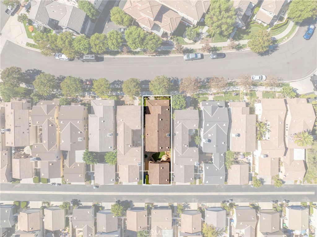 https://media.crmls.org/medias/0e8ddb56-f871-42e4-bb4d-df66d7a2d1aa.jpg?preset=X-Large