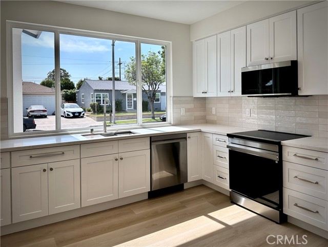 Image 6 of 63 For 6168 Briercrest Avenue