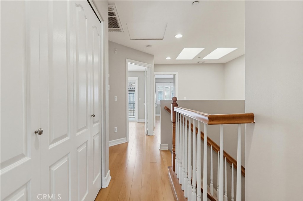 https://media.crmls.org/medias/0e9022c5-9d3f-460d-ab02-c607d144519b.jpg?preset=X-Large