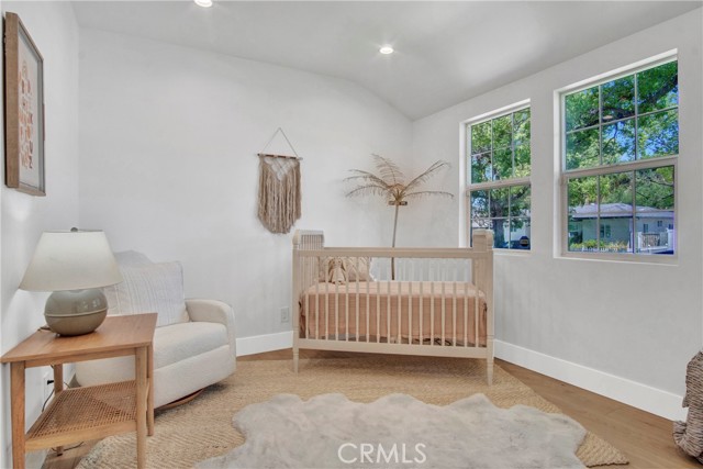 Detail Gallery Image 20 of 34 For 18406 Jovan St, Tarzana,  CA 91335 - 5 Beds | 4 Baths