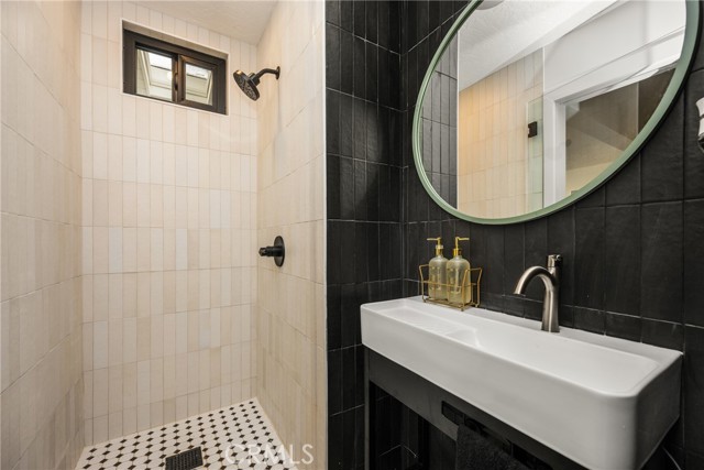 Image 32 of 69 For 1949 Chatwin Avenue