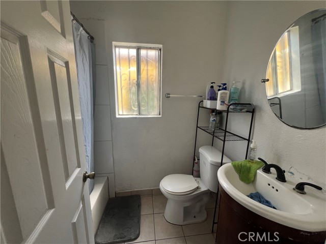 5881 S Broadway, Los Angeles CA: https://media.crmls.org/medias/0e915839-dab0-4eac-b19a-bd1264a7aa2b.jpg