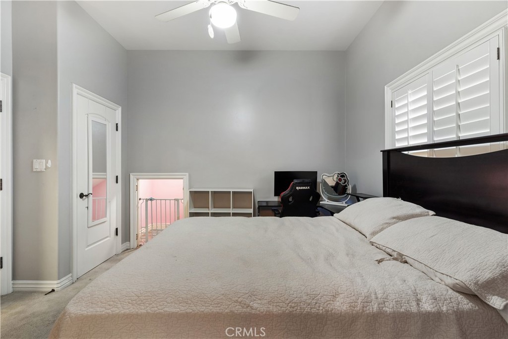 https://media.crmls.org/medias/0e917d7d-0f46-44ed-8cb4-f495857cdad9.jpg?preset=X-Large