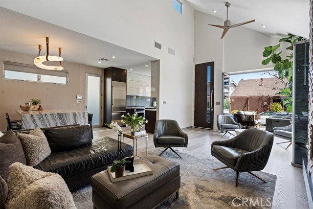 29 W Neapolitan Lane, Long Beach CA: https://media.crmls.org/medias/0e91a8da-8d8b-4f72-b50b-8374aadb3508.jpg