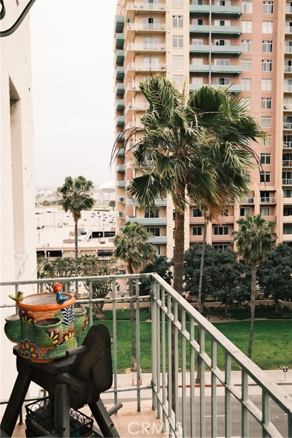455 E Ocean Boulevard, Long Beach CA: https://media.crmls.org/medias/0e920ee3-46f2-42f1-85bf-1d30035ad7ce.jpg