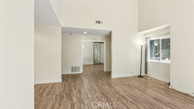 6816 Alondra Boulevard, Paramount CA: https://media.crmls.org/medias/0e921eaa-d6c5-4295-9d16-6db35f5f37f8.jpg
