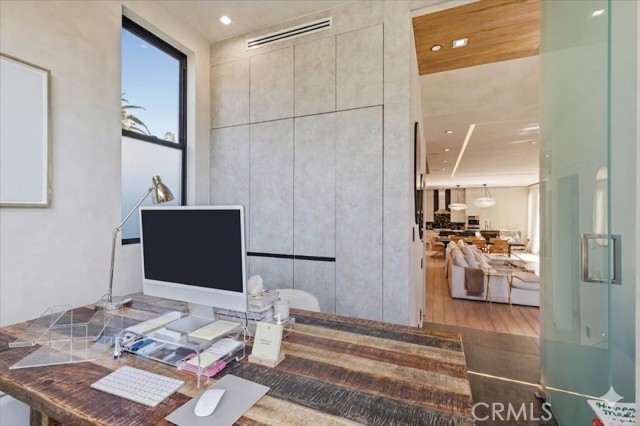 Detail Gallery Image 14 of 62 For 750 California Ave, Venice,  CA 90291 - 4 Beds | 4 Baths