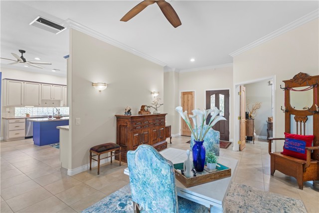 79 Sedona Court, Palm Desert CA: https://media.crmls.org/medias/0e933f24-e2db-45cd-a1c5-50a9cd89f3f7.jpg